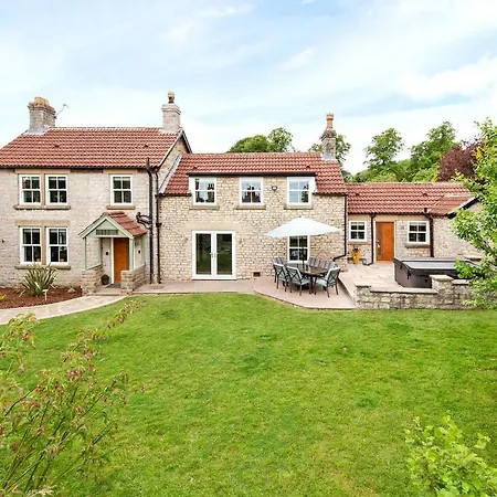 Gardener's Nawton Tatil Evi York